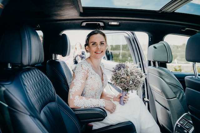 Un cortège inoubliable : Mercedes occasions en tête de parade nuptiale