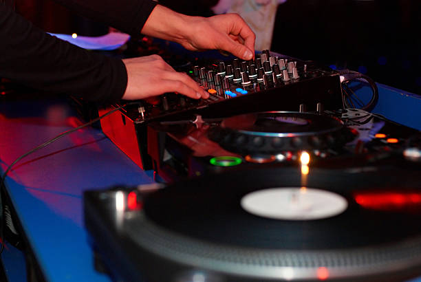 Comment choisir le bon DJ et la meilleure sonorisation pour créer une ambiance inoubliable lors de votre mariage à Montpellier